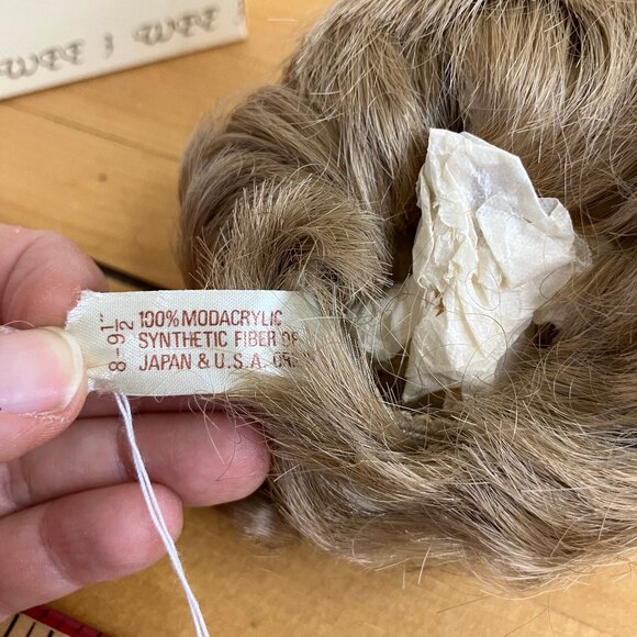 Wee 3 Doll Wig LINDA HL1 E6 Blonde w/ Blue Ribbon 8-9 1/2 + La Sioux Doll Shoes - Picture 4 of 10